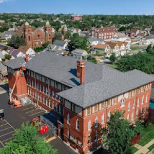 Besroi Roofing & Siding