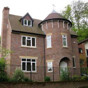 Deluxe Roofing & Construction